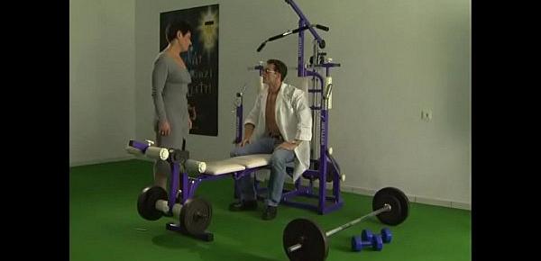  Sexy mature woman gets fucked by trainer in a gym